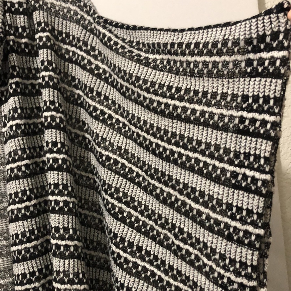 Hollister Women One Size Geometric Cover Up Hoodie Tunic Poncho White/Black - Picture 4 of 7